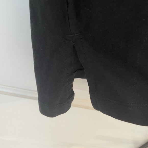 Basic Black Graphic Tee - Picture 5 of 6